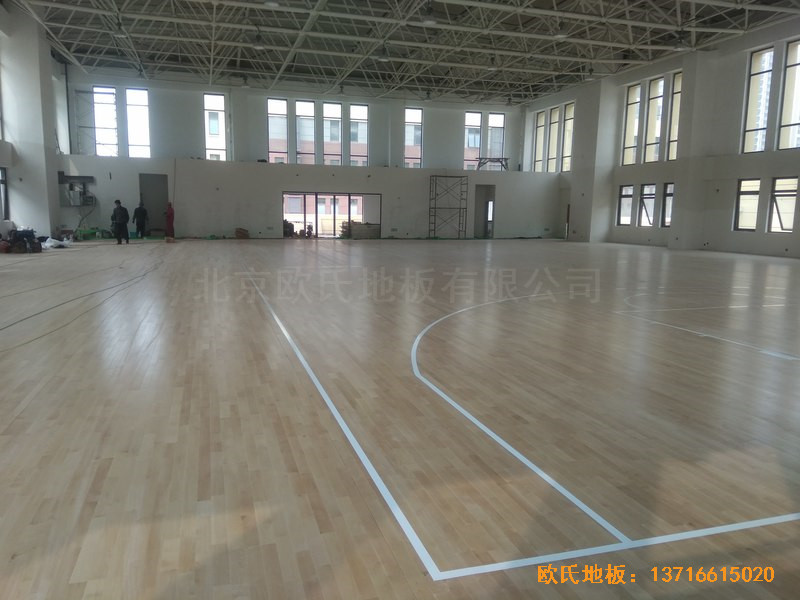 山東濟(jì)南唐冶城籃球館體育地板施工案例0