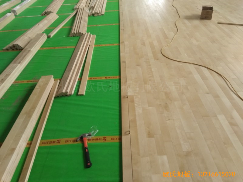 山東濟(jì)南唐冶城籃球館體育地板施工案例4