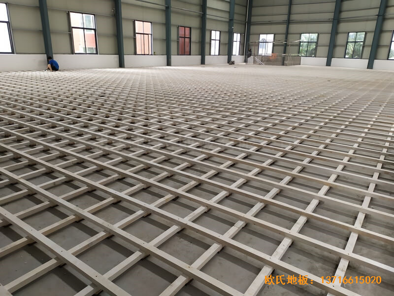 福建恒發(fā)鞋業(yè)公司籃球館體育地板鋪裝案例1