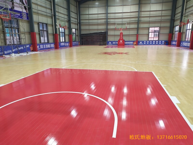 福建恒發(fā)鞋業(yè)公司籃球館體育地板鋪裝案例5