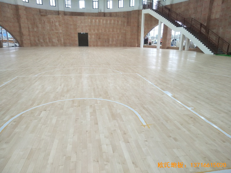 江西榮江金色春城小學(xué)運(yùn)動(dòng)館體育地板安裝案例5
