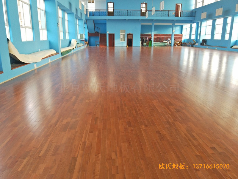 云南公安局小區(qū)羽毛球館體育地板施工案例2