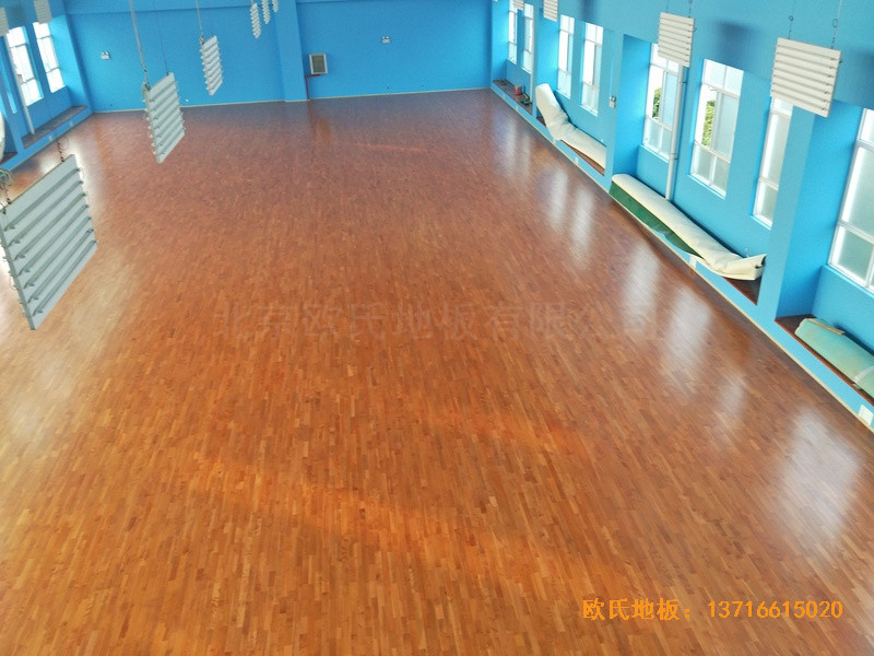 云南公安局小區(qū)羽毛球館體育地板施工案例3